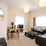 12 Bradford Old Town Swindon, 2 Bedroom, Sleeps 5, Free Secure Parking, Wifi, Long Stay Disc