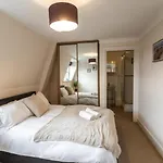 12 Bradford Old Town Swindon, 2 Bedroom, Sleeps 5, Free Secure Parking, Wifi, Long Stay Disc