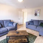 Thorley Apartment In North Swindon, Sleeps 4 In 2 Bedrooms, Long Stay Disc, Parking