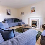 Thorley Apartment In North Swindon, Sleeps 4 In 2 Bedrooms, Long Stay Disc, Parking
