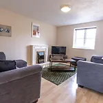 Thorley Apartment In North Swindon, Sleeps 4 In 2 Bedrooms, Long Stay Disc, Parking