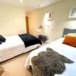 Paramount Apartment, Sleeps 5, Town Center Location, Free Parking