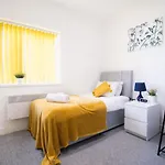6 Cb - Spacious 2 Bedroom Apartment, Sleeps 3, Parking, Wifi