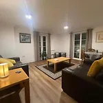 4 Bradford Old Town Swindon, 2 Bedroom, Sleeps 5, Free Secure Parking, Wifi, Long Stay Disc