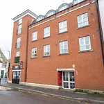 4 Bradford Old Town Swindon, 2 Bedroom, Sleeps 5, Free Secure Parking, Wifi, Long Stay Disc