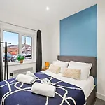 3Cb 2 Bedroom Apartment In Swindon, Free Parking, Wifi, Long Stay