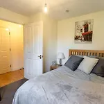 12Fwc, 2 Bedroom Apartment, Sleeps 4, Free Parking, Town Centre Location