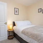 18Fwc, 2 Bedroom, Sleeps 4, Town Centre Location, Secure Parking