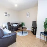 18Fwc, 2 Bedroom, Sleeps 4, Town Centre Location, Secure Parking