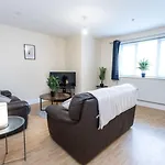 18Fwc, 2 Bedroom, Sleeps 4, Town Centre Location, Secure Parking