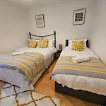 Plaza Flat 19 - 2 Bedroom Apartment, Free Parking, Town Centre