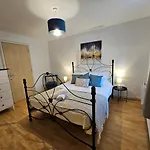 Plaza Flat 19 - 2 Bedroom Apartment, Free Parking, Town Centre