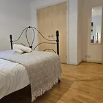 Plaza Flat 19 - 2 Bedroom Apartment, Free Parking, Town Centre