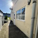 Faringdon Apartment Long Stays Sleeps 2 Parking