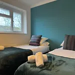 Alder Lodge 3 Bedroom Semi Ample Parking