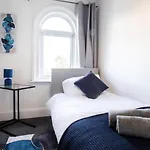 A Cosy 2 Bed Flat In Swindon