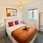Swindon Large 5 Bedroom Modern Home
