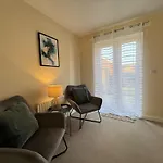 Hanwell House Sn25 Long Stays Sleep 5 Free Parking