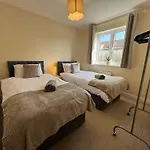 Hanwell House Sn25 Long Stays Sleep 5 Free Parking