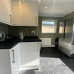 Stratton House, Sleeps 13, 6 Bedrooms, Parking, Long Stay Disc