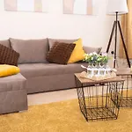 Yellow Haven Spacious Quiet Free Parking Sleeps 7