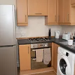 Yellow Haven Spacious Quiet Free Parking Sleeps 7