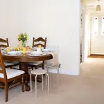 Yellow Haven Spacious Quiet Free Parking Sleeps 7