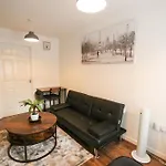 Swindon Cozy 2Br Retreat