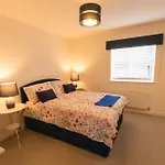 Swindon Cozy 2Br Retreat