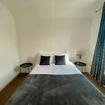 Broad House Central Location Long Stay Sleeps 10
