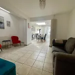 Broad House Central Location Long Stay Sleeps 10