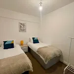 Broad House Central Location Long Stay Sleeps 10