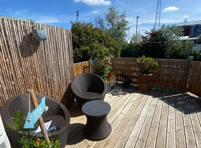 Beautiful Spacious Apartment In Swindon Town Centre