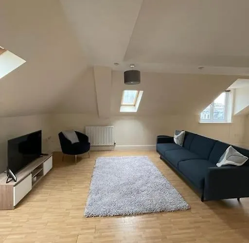 Swindon City Center 2Bed Apartment With Parking And Wifi
