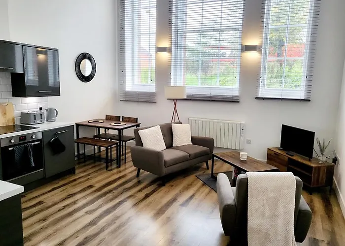 Burkhardt Hall- Parking Included- Sleeps 4