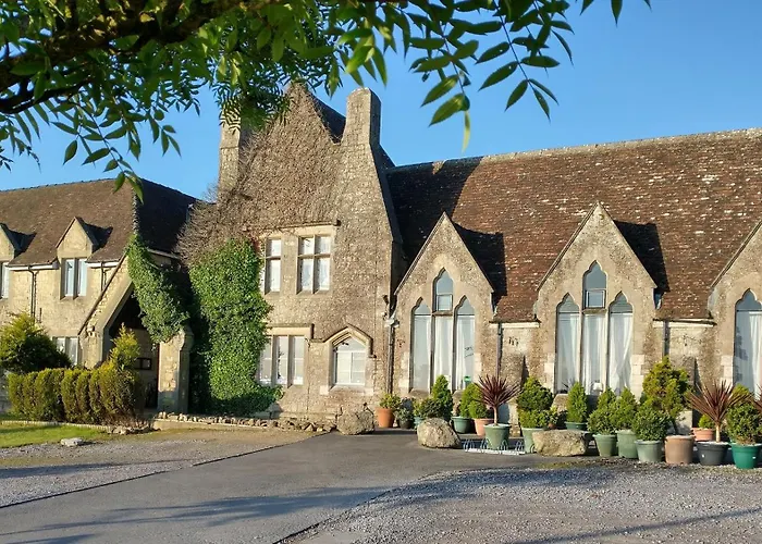 Schoolhouse Restaurant And Hotel