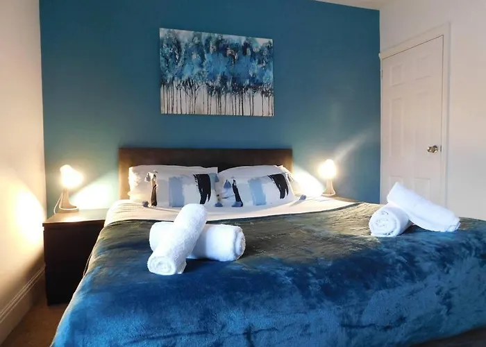 Lorne Lodge Central Swindon