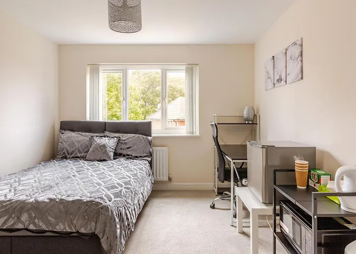 Large Double Room & Private Ensuite Bathroom, Badbury Park, Swindon, Near Great Western Hospital