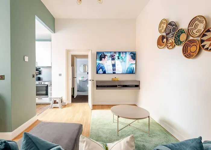 Stylish Flat In Central Location With Free Parking