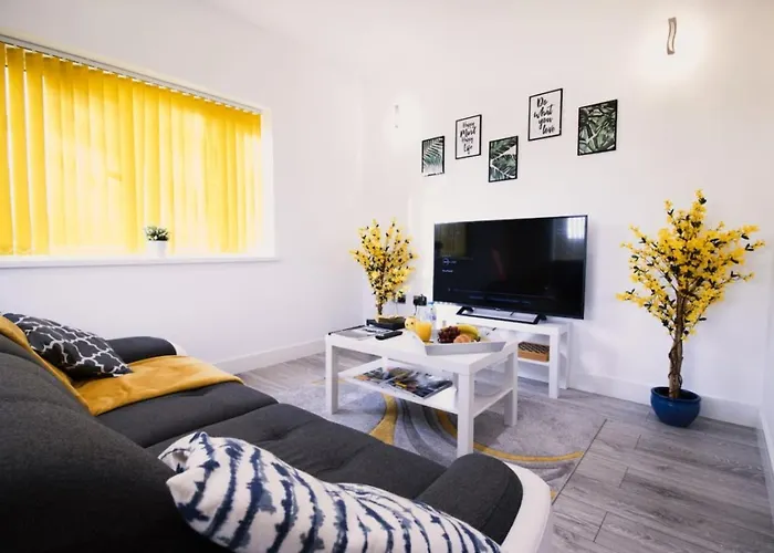 6 Cb - Spacious 2 Bedroom Apartment, Sleeps 3, Parking, Wifi