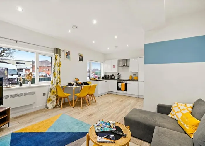 3Cb 2 Bedroom Apartment In Swindon, Free Parking, Wifi, Long Stay