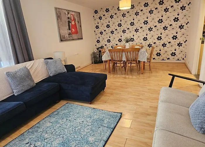 Plaza Flat 19 - 2 Bedroom Apartment, Free Parking, Town Centre
