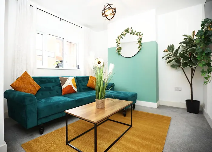 Redcliffe Place By N And N Stays Ltd - Charming Home By Designer Outlet, Perfect For Contractors & Workers With Convenient Parking