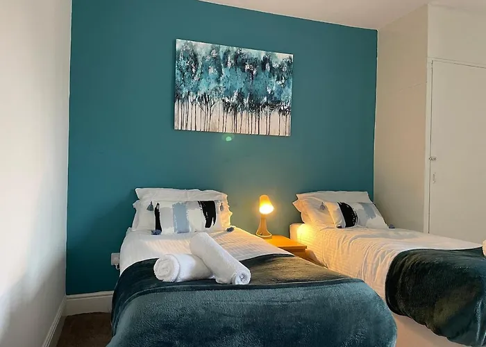 Alder Lodge 3 Bedroom Semi Ample Parking