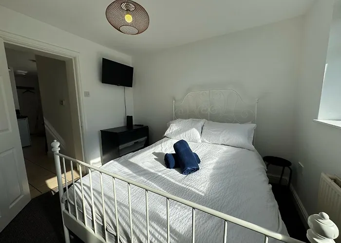 Faringdon Apartment Long Stays Sleeps 2 Parking