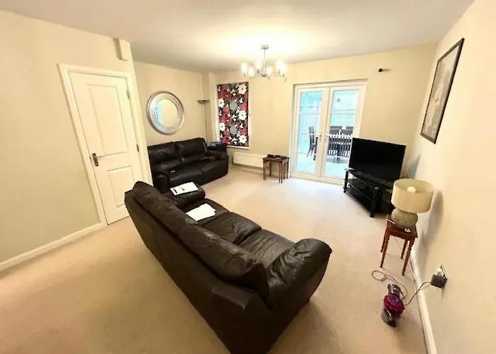 Swindon Central Home With Free Parking