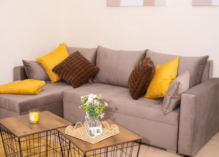 Yellow Haven Spacious Quiet Free Parking Sleeps 7