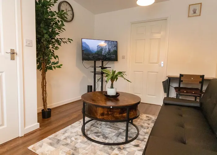 Swindon Cozy 2Br Retreat