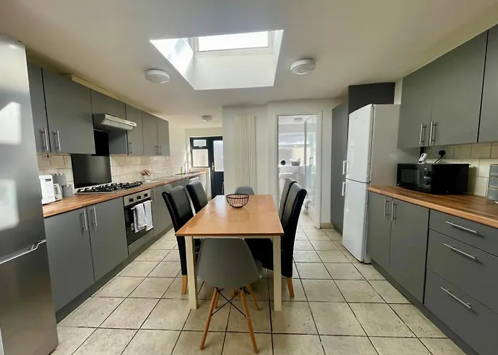 Broad House Central Location Long Stay Sleeps 10