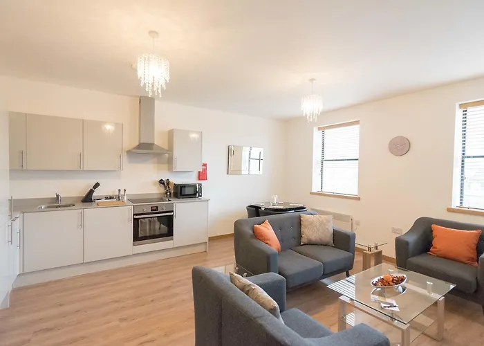 Comfortable Modern Apartment In Swindon, Free Parking Sleeps Up To 5